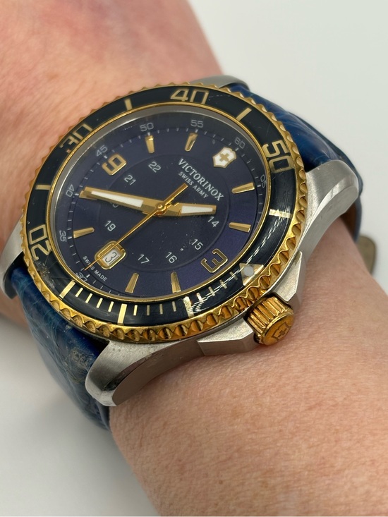 Victorinox Swiss Army 241789 Blue Diver Watch Sapphire Crocodile Strap main image 7
